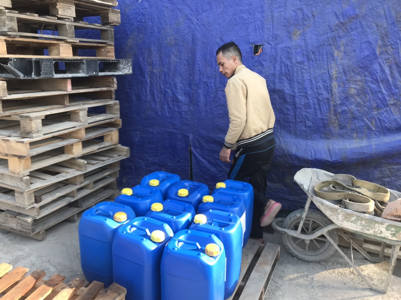 Noi-ban-hoa-chat-C88-tai-Ha-Noi