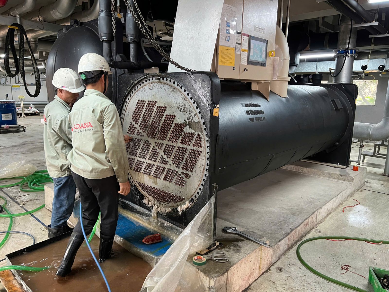 Vệ sinh bình ngưng chiller