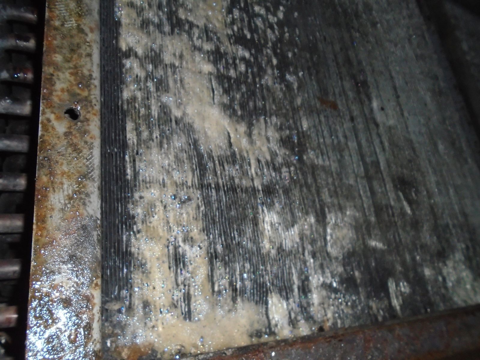 ve-sinh-dan-may-bam-dau-bui-ban